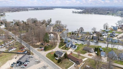 /international/us/5036-shoreview-drive-coloma-mi-110106706543/