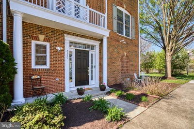 /international/us/2520-walnut-leaf-lane-herndon-va-110107170160/