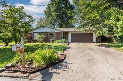 /international/us/14-biscayne-drive-edwardsville-il-110100815185/