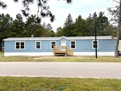 /international/us/401-lilly-ln-altoona-wi-110102858843/
