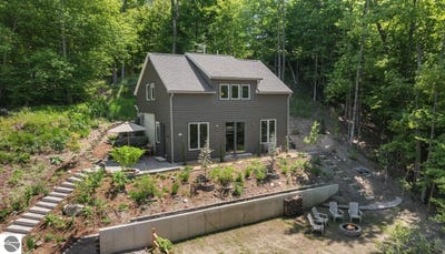 /international/us/8867-s-dunns-farm-road-maple-city-mi-110108741664/