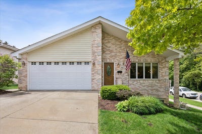 /international/us/702-hickory-street-lemont-il-110108659962/