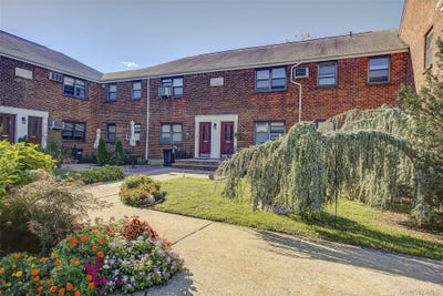 /international/us/17-49-160th-street-whitestone-ny-110120721276/