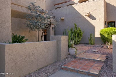 /international/us/2626-e-arizona-biltmore-circle-phoenix-az-110120457476/