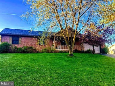 /international/us/26-farmington-drive-york-pa-110100862588/
