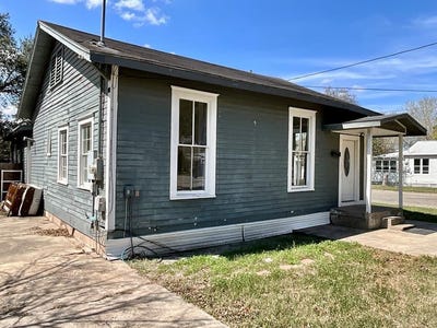 /international/us/709-n-jefferson-beeville-tx-110100043959/