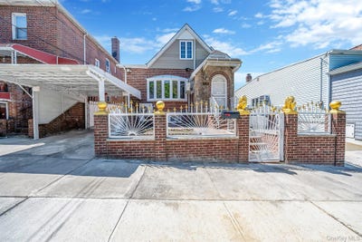 /international/us/51-78-72nd-place-maspeth-ny-110108016975/