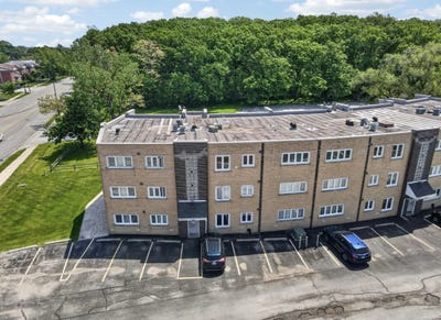 /international/us/9504-s-86th-avenue-hickory-hills-il-110108387347/
