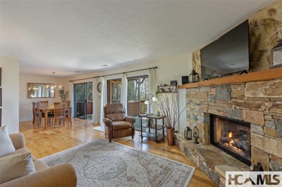/international/us/135-toxaway-views-drive-lake-toxaway-nc-110107630813/