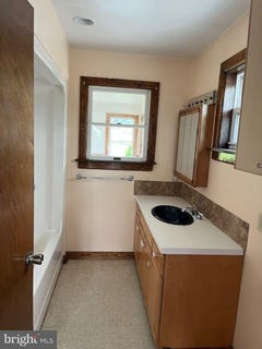 /international/us/572-old-rte-22-lenhartsville-pa-110095072025/