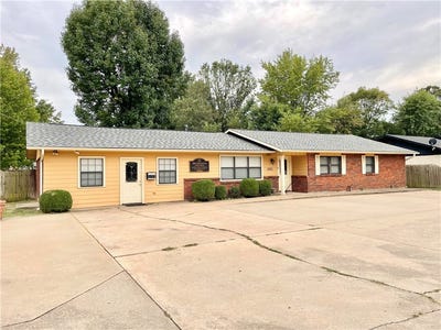 /international/us/1801-w-huntsville-avenue-springdale-ar-110105781998/
