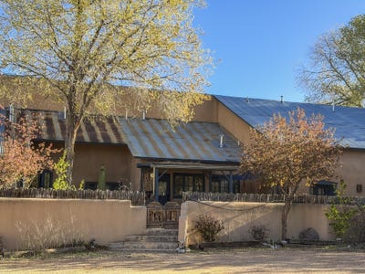 /international/us/102-padre-martinez-lane-taos-nm-110107389763/