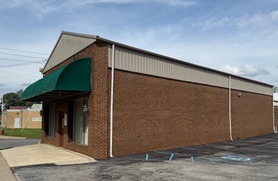 /international/us/458-main-street-russell-springs-ky-110119797083/
