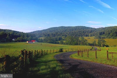 /international/us/1901-misty-meadows-ln-markham-va-110107378728/