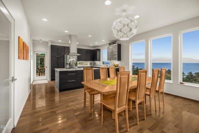 /international/us/121-greenhill-drive-yachats-or-110104220357/