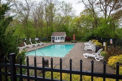 /international/us/96-old-colony-taunton-ma-110120461164/
