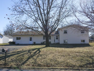 /international/us/7-birch-lane-villa-grove-il-110104925672/