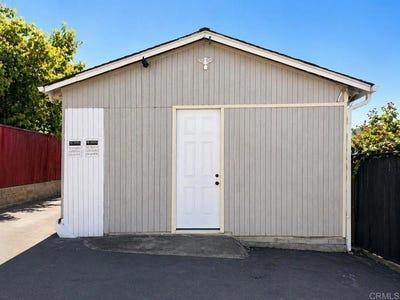 /international/us/208-e-mission-road-fallbrook-ca-110107695539/