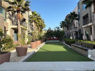/international/us/114-citysquare-irvine-ca-110107909813/