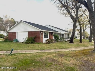 /international/us/824a-balmoral-court-lakewood-nj-110107503409/