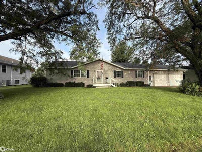 /international/us/404-east-street-middletown-ia-110119688330/