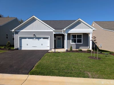 /international/us/7431-king-s-pointe-drive-radford-va-110120583026/