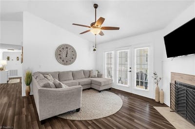 /international/us/7123-w-friendly-avenue-greensboro-nc-110101168260/