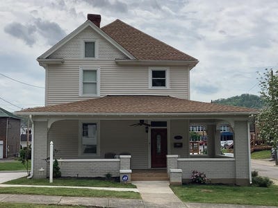 /international/us/124-fourth-st-paintsville-ky-110106229680/
