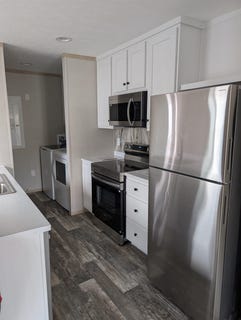 /international/us/8-avenue-a-burlington-vt-110105644882/