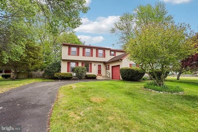 /international/us/8-dunham-court-berlin-nj-110107387338/