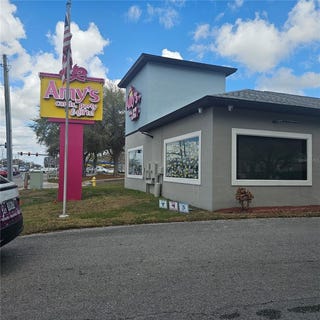 /international/us/1806-1st-street-s-winter-haven-fl-110106847517/