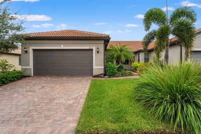 /international/us/18831-lanuvio-street-venice-fl-110120464296/