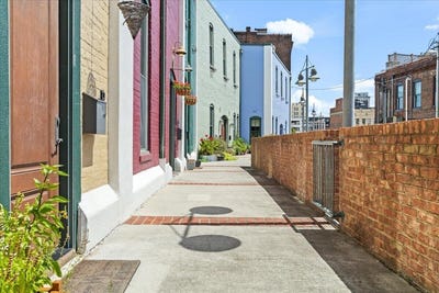 /international/us/141-norfolk-ave-sw-roanoke-va-110105981988/