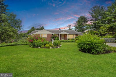 /international/us/2084-dutton-mill-road-newtown-square-pa-110119904448/