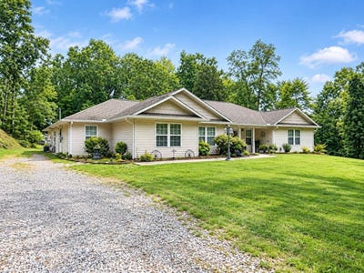 /international/us/305-cove-circle-caryville-tn-110110324080/