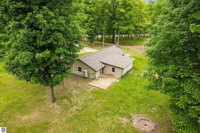 /international/us/3007-lund-road-sw-fife-lake-mi-110101195769/