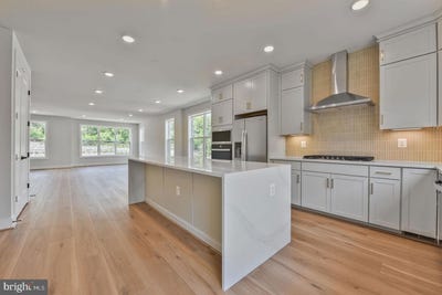 /international/us/1605-fellowship-square-reston-va-110099065322/
