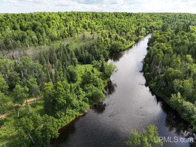/international/us/21-acres-off-bates-amasa-crystal-falls-mi-110101049786/?lang=zh-tw