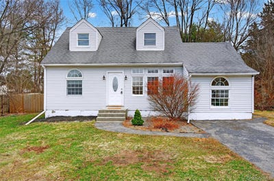 /international/us/19-cayuga-drive-wappingers-falls-ny-110106342525/