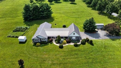 /international/us/40-bradford-st-swoope-va-110119419286/
