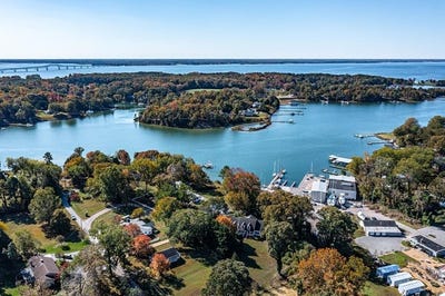/international/us/50-cedardale-lane-irvington-va-110103166941/