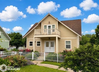 /international/us/50-e-golden-lane-fairfield-ia-110107763079/