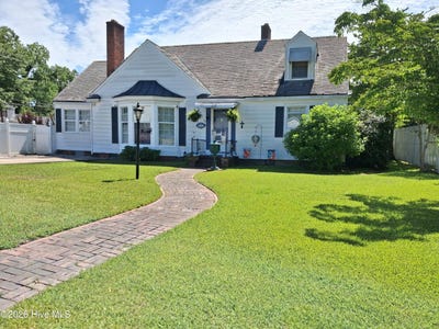/international/us/104-locust-street-elizabeth-city-nc-110108476135/