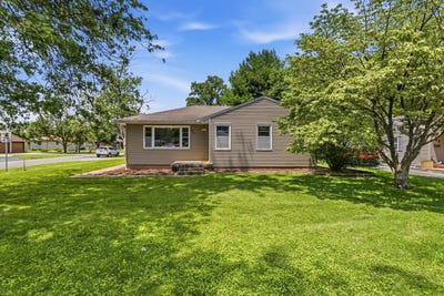 /international/us/809-s-division-street-mahomet-il-110109157538/