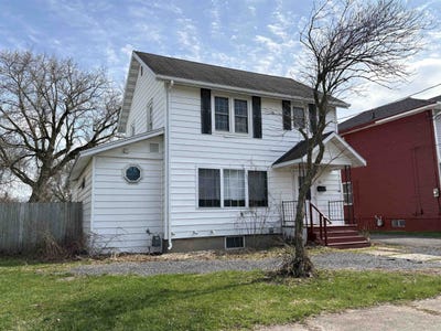 /international/us/18-pleasant-street-massena-ny-110107085093/