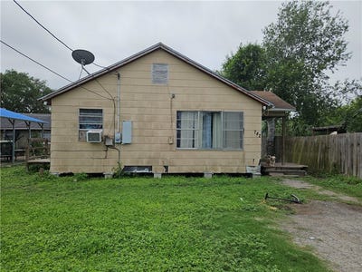 /international/us/742-w-1st-st-alice-tx-110108723120/