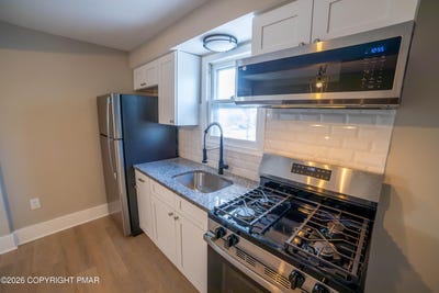 /international/us/811-monroe-street-stroudsburg-pa-110107683894/