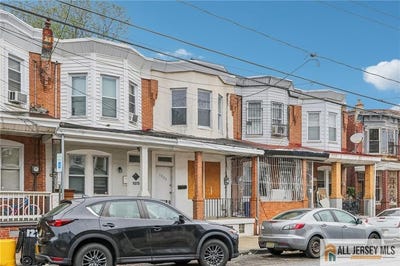 /international/us/1275-everett-street-camden-city-nj-110099375808/