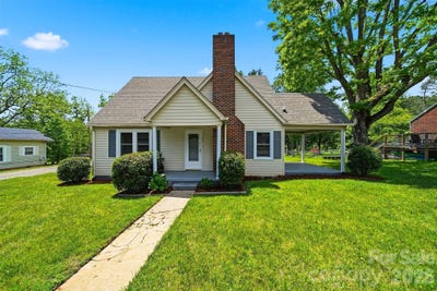 /international/us/210-valdese-drive-morganton-nc-110107870476/