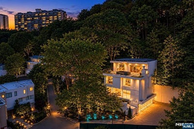 /international/us/31a-casta-lane-edgewater-nj-110108935572/